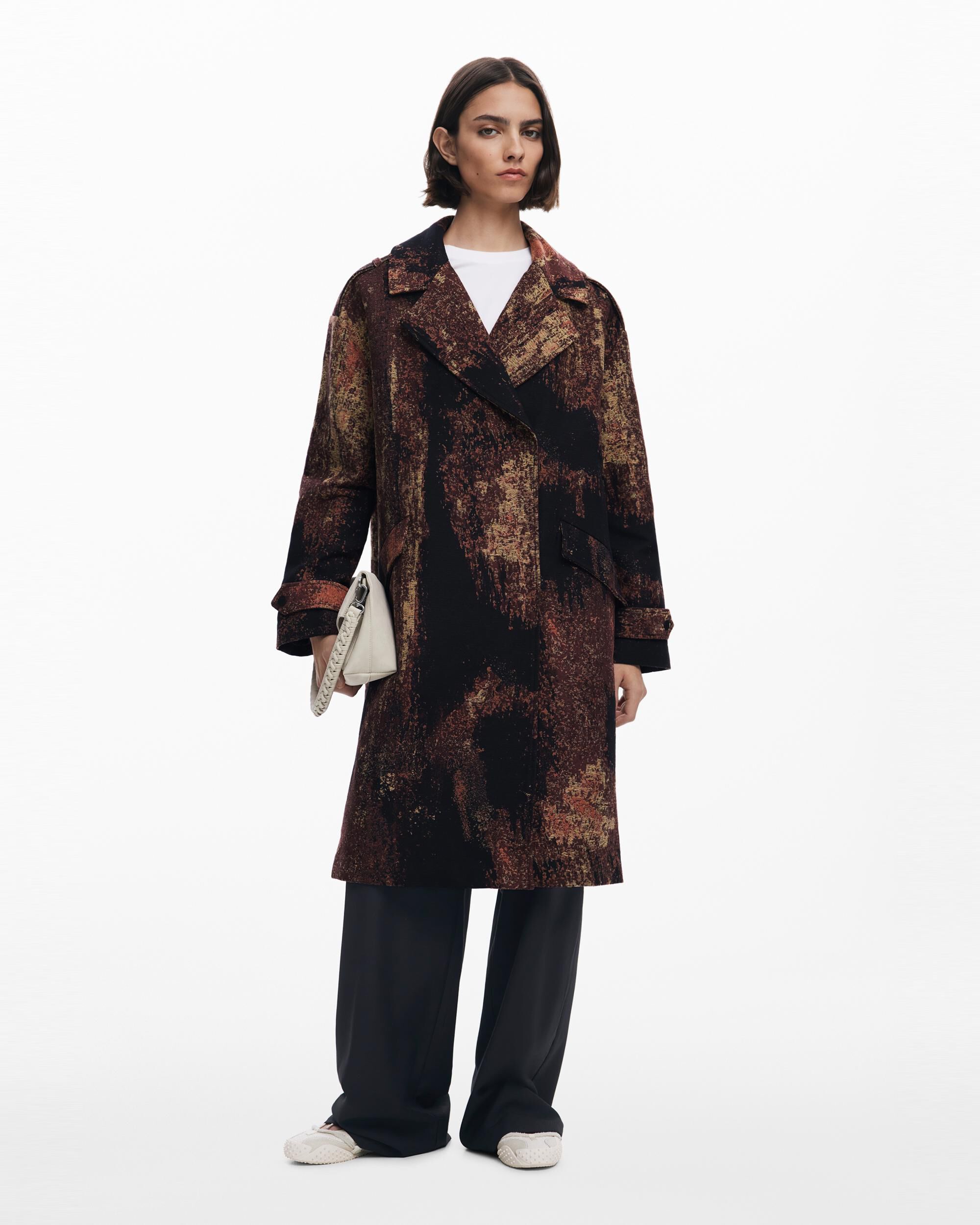 Desigual - Abrigo de mujer diseñado por Mr Christian Lacroix.