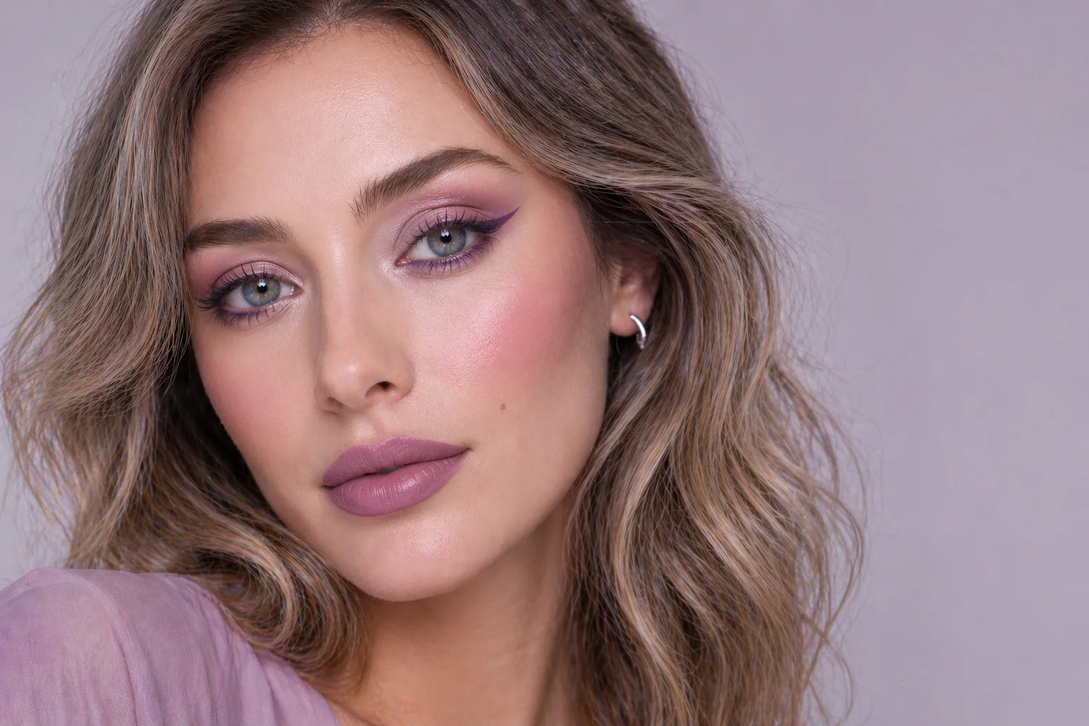 maquillaje mujer verano tonos suaves rosados malva colorimetría